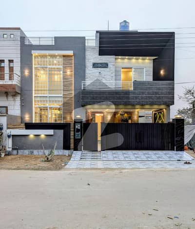 Brand New 10 Marla Triple Storey House For Sale 6 Beds + Study, 3 Kitchens | 40 Ft Road | Close to Valencia Town