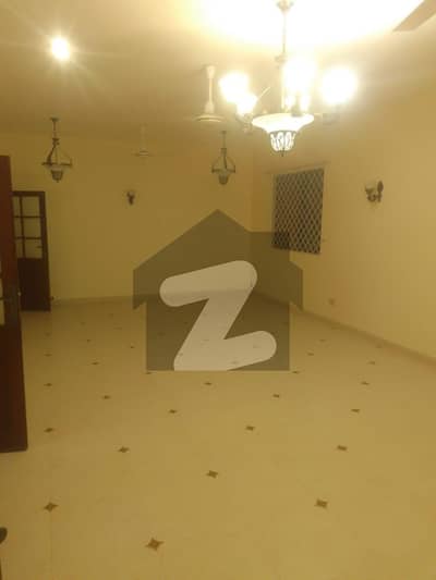 ڈی ایچ اے فیز 6 ڈی ایچ اے ڈیفینس,کراچی میں 4 کمروں کا 1 کنال بالائی پورشن 2.5 لاکھ میں کرایہ پر دستیاب ہے۔