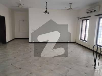 ایف ۔ 6/3 ایف ۔ 6,اسلام آباد میں 4 کمروں کا 2 کنال مکان 55.0 کروڑ میں برائے فروخت۔