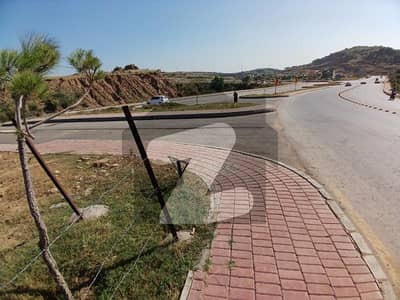 16marla corner boulevard plot for sale