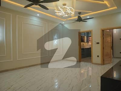 ماڈل ٹاؤن اگوکی اُگوکی,سیالکوٹ میں 6 کمروں کا 12 مرلہ مکان 3.0 کروڑ میں برائے فروخت۔