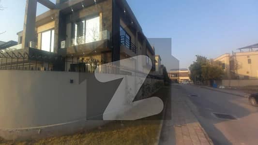 1 KANAL HOUSE DOUBLE UNIT BOULEVARD CORNER FOR SALE
