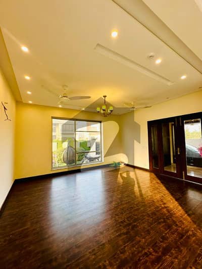 1 KANAL UPPER PORTION AVAILABLE FOR RENT IS PRIME LOCATION DHA PHASE 4 BLOCK-HH LAHORE.