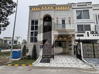 سٹی ہاؤسنگ سوسائٹی گوجرانوالہ میں 4 کمروں کا 5 مرلہ مکان 2.35 کروڑ میں برائے فروخت۔