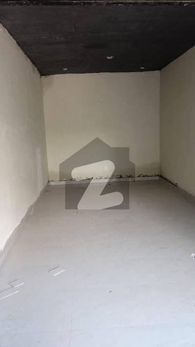 کینٹ لاہور میں 1 مرلہ دکان 2.2 لاکھ میں کرایہ پر دستیاب ہے۔