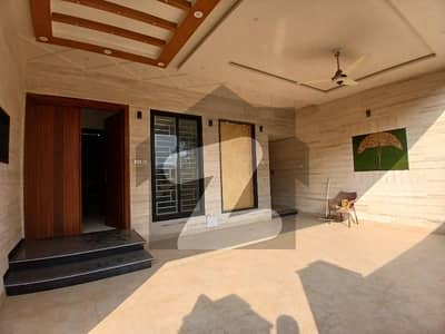 ایڈن گارڈنز فیصل آباد میں 4 کمروں کا 8 مرلہ مکان 1.15 لاکھ میں کرایہ پر دستیاب ہے۔