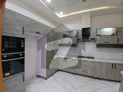 12 Marla Upper Portion in Madina Town Totally Separate Pic's Not Real