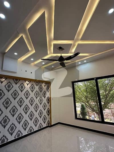 10 MARLA BEAUTIFULL NEW GROUND PORTION AVAILBLE FOR RENT