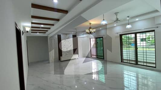 عسکری 11 ۔ سیکٹر بی اپارٹمنٹس عسکری 11,عسکری,لاہور میں 3 کمروں کا 10 مرلہ فلیٹ 3.25 کروڑ میں برائے فروخت۔