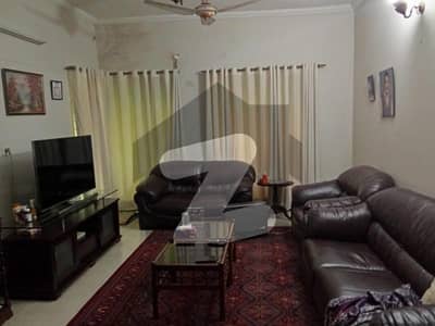 عسکری 11 ۔ سیکٹر بی عسکری 11,عسکری,لاہور میں 4 کمروں کا 10 مرلہ مکان 4.6 کروڑ میں برائے فروخت۔