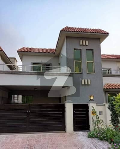 عسکری 11 ۔ سیکٹر بی عسکری 11,عسکری,لاہور میں 4 کمروں کا 10 مرلہ مکان 4.65 کروڑ میں برائے فروخت۔