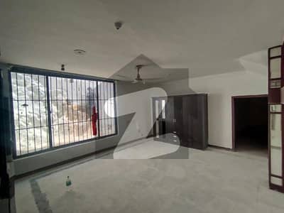 ایف ۔ 10 اسلام آباد میں 2 کمروں کا 1 کنال بالائی پورشن 1.75 لاکھ میں کرایہ پر دستیاب ہے۔