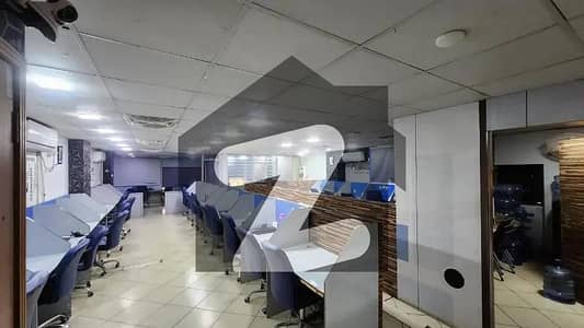 شاہراہِ فیصل کراچی میں 9 مرلہ دفتر 2.35 لاکھ میں کرایہ پر دستیاب ہے۔