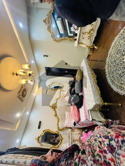 جوہر ٹاؤن فیز 1 - بلاک بی جوہر ٹاؤن فیز 1,جوہر ٹاؤن,لاہور میں 4 کمروں کا 10 مرلہ مکان 4.25 کروڑ میں برائے فروخت۔