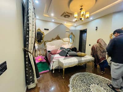 جوہر ٹاؤن فیز 1 - بلاک بی جوہر ٹاؤن فیز 1,جوہر ٹاؤن,لاہور میں 4 کمروں کا 10 مرلہ مکان 4.25 کروڑ میں برائے فروخت۔ جوہر ٹاؤن فیز 1 - بلاک بی جوہر ٹاؤن فیز 1,جوہر ٹاؤن,لاہور میں 4 کمروں کا 10 مرلہ مکان 4.25 کروڑ میں برائے فروخت۔