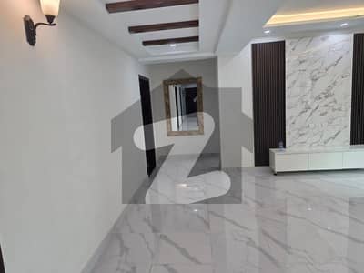 عسکری 11 ۔ سیکٹر بی اپارٹمنٹس عسکری 11,عسکری,لاہور میں 3 کمروں کا 10 مرلہ فلیٹ 3.3 کروڑ میں برائے فروخت۔