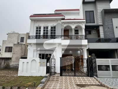 سٹی ہاؤسنگ سوسائٹی گوجرانوالہ میں 5 کمروں کا 5 مرلہ مکان 2.05 کروڑ میں برائے فروخت۔