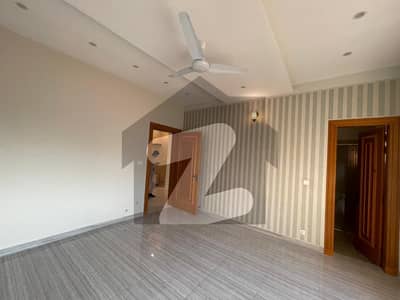 بحریہ ٹاؤن فیز 8 بحریہ ٹاؤن راولپنڈی,راولپنڈی میں 5 کمروں کا 10 مرلہ مکان 1.35 لاکھ میں کرایہ پر دستیاب ہے۔