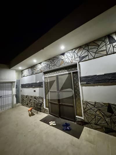 گلستانِِ جوہر ۔ بلاک 12 گلستانِ جوہر,کراچی میں 2 کمروں کا 16 مرلہ بالائی پورشن 75.0 ہزار میں کرایہ پر دستیاب ہے۔