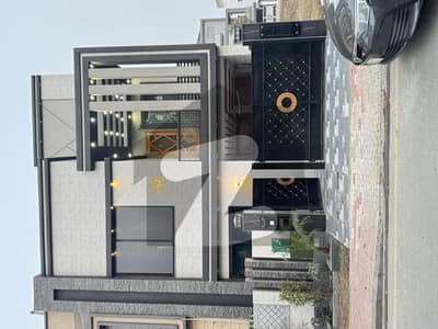 بحریہ ٹاؤن - شیرشاہ بلاک بحریہ ٹاؤن ۔ سیکٹر ایف,بحریہ ٹاؤن,لاہور میں 3 کمروں کا 5 مرلہ مکان 2.75 کروڑ میں برائے فروخت۔