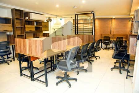 گلبرگ لاہور میں 4 مرلہ دفتر 2.25 لاکھ میں کرایہ پر دستیاب ہے۔