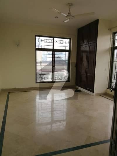 ای ۔ 11/3 ای ۔ 11,اسلام آباد میں 4 کمروں کا 1 کنال زیریں پورشن 2.3 لاکھ میں کرایہ پر دستیاب ہے۔