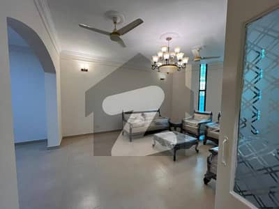 ایف ۔ 7/2 ایف ۔ 7,اسلام آباد میں 4 کمروں کا 1 کنال مکان 16.0 لاکھ میں کرایہ پر دستیاب ہے۔