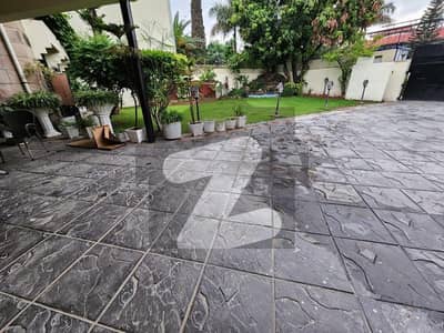 Offering A 1000 Square Yard Spacious House Available For Rent