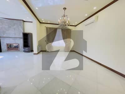 ایف ۔ 7 اسلام آباد میں 8 کمروں کا 1 کنال مکان 15.5 لاکھ میں کرایہ پر دستیاب ہے۔