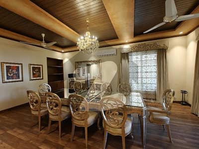 ایف ۔ 7 اسلام آباد میں 7 کمروں کا 1 کنال مکان 25.0 لاکھ میں کرایہ پر دستیاب ہے۔