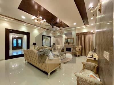 بحریہ ٹاؤن جاسمین بلاک بحریہ ٹاؤن سیکٹر سی,بحریہ ٹاؤن,لاہور میں 5 کمروں کا 1 کنال مکان 8.5 کروڑ میں برائے فروخت۔