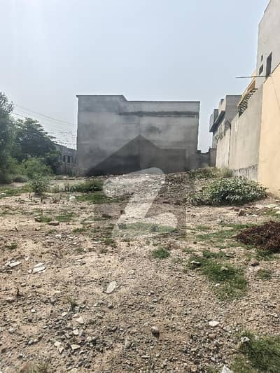 South Facing 5 Marla Plot Available For Sale In Zone 4 Regi Model Town Peshawar