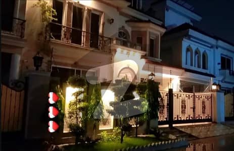 بینکرز ہاؤسنگ سوسائٹی ۔ بلاک بی بینکرز کوآپریٹو ہاؤسنگ سوسائٹی,لاہور میں 5 کمروں کا 10 مرلہ مکان 4.0 کروڑ میں برائے فروخت۔