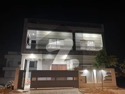 ٹاپ سٹی 1 - بلاک ڈی ٹاپ سٹی 1,اسلام آباد میں 4 کمروں کا 10 مرلہ مکان 1.45 لاکھ میں کرایہ پر دستیاب ہے۔