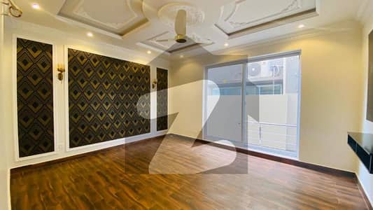 ڈی ایچ اے فیز 6 - بلاک این فیز 6,ڈیفنس (ڈی ایچ اے),لاہور میں 5 کمروں کا 1 کنال مکان 4.5 لاکھ میں کرایہ پر دستیاب ہے۔