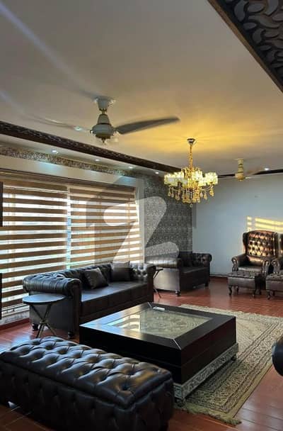 برکی روڈ کینٹ,لاہور میں 4 کمروں کا 6 کنال فارم ہاؤس 6.0 لاکھ میں کرایہ پر دستیاب ہے۔