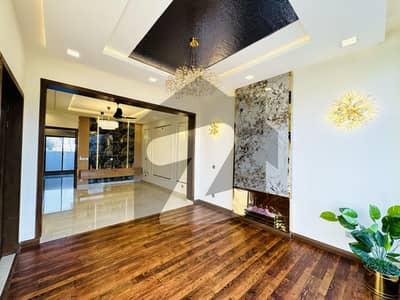 لیک سٹی میڈوز لاہور میں 5 کمروں کا 10 مرلہ مکان 4.75 کروڑ میں برائے فروخت۔