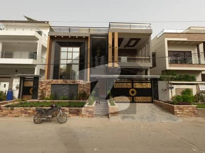 Luxury Estate! 400 Sq Yrd House In Capital Society, 7 Ft Road Frontage, On Lease