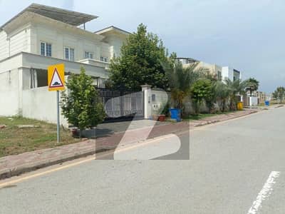 بحریہ ٹاؤن فیز 8 - ای کمرشل بحریہ ٹاؤن فیز 8,بحریہ ٹاؤن راولپنڈی,راولپنڈی میں 4 مرلہ کمرشل پلاٹ 1.6 کروڑ میں برائے فروخت۔