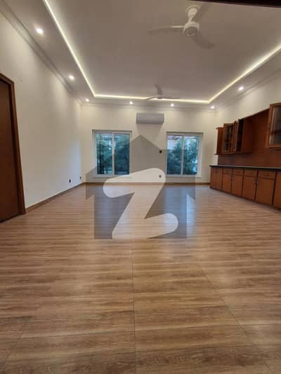 ایف ۔ 10 اسلام آباد میں 6 کمروں کا 1 کنال مکان 6.0 لاکھ میں کرایہ پر دستیاب ہے۔