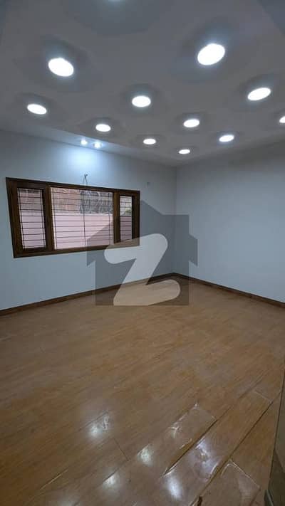 ڈی ایچ اے ڈیفینس کراچی میں 4 کمروں کا 12 مرلہ مکان 2.5 لاکھ میں کرایہ پر دستیاب ہے۔