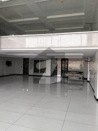 ڈی ایچ اے فیز 8 - کمرشل براڈوے ڈی ایچ اے فیز 8,ڈیفنس (ڈی ایچ اے),لاہور میں 8 مرلہ Studio دفتر 3.05 لاکھ میں کرایہ پر دستیاب ہے۔