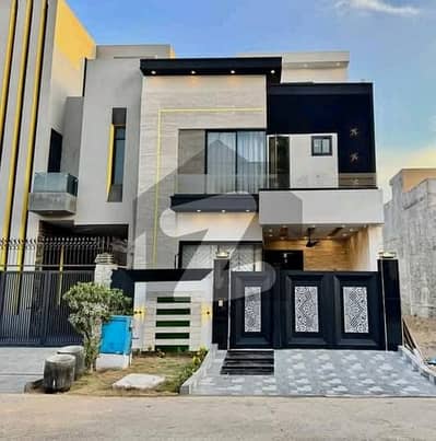 سٹی ہاؤسنگ سوسائٹی گوجرانوالہ میں 4 کمروں کا 5 مرلہ مکان 2.1 کروڑ میں برائے فروخت۔