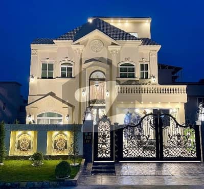 سٹی ہاؤسنگ سوسائٹی گوجرانوالہ میں 5 کمروں کا 10 مرلہ مکان 4.7 کروڑ میں برائے فروخت۔