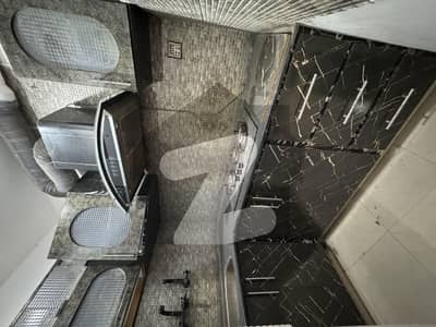 Long time only 2 bed studio for rent in muslim commercial 3rd floor no chatting only call.