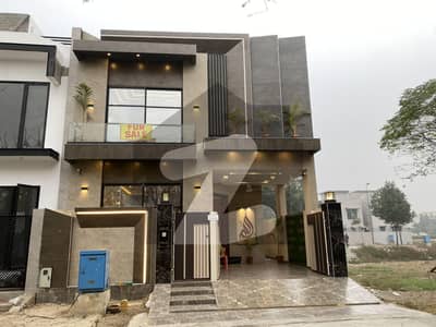 ڈی ایچ اے 11 رہبر فیز 2 ڈی ایچ اے 11 رہبر,لاہور میں 3 کمروں کا 5 مرلہ مکان 2.75 کروڑ میں برائے فروخت۔ ڈی ایچ اے 11 رہبر فیز 2 ڈی ایچ اے 11 رہبر,لاہور میں 3 کمروں کا 5 مرلہ مکان 2.75 کروڑ میں برائے فروخت۔