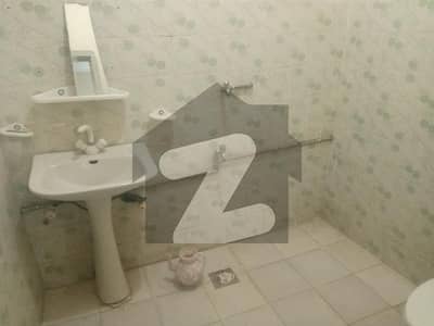 جی ۔ 8 اسلام آباد میں 4 کمروں کا 5 مرلہ مکان 5.0 کروڑ میں برائے فروخت۔