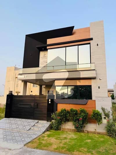 ڈی ایچ اے فیز 7 - بلاک ٹی فیز 7,ڈیفنس (ڈی ایچ اے),لاہور میں 3 کمروں کا 5 مرلہ مکان 2.9 کروڑ میں برائے فروخت۔