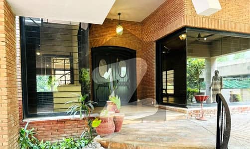 ڈی ایچ اے فیز 3 ڈیفنس (ڈی ایچ اے),لاہور میں 5 کمروں کا 1 کنال مکان 3.35 لاکھ میں کرایہ پر دستیاب ہے۔