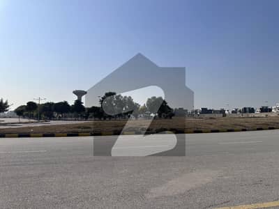 10 Marla Level Plot Back Open Wide Road